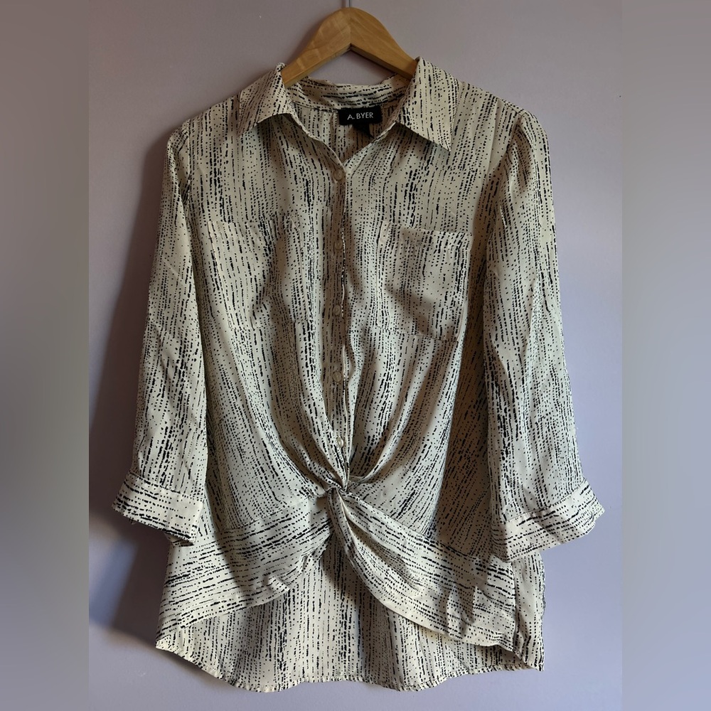 A. Byer Cream & Black Abstract Print Blouse with Front Knot Size Medium